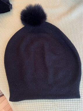 La Fiorentina Black Wool/Cashmere Blend Slouch Knit Beanie with Fox Fur Pom. NWT